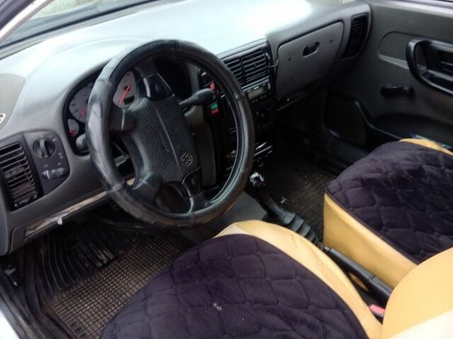 Білий Фольксваген Кадді, об'ємом двигуна 1.9 л та пробігом 141 тис. км за 1700 $, фото 5 на Automoto.ua