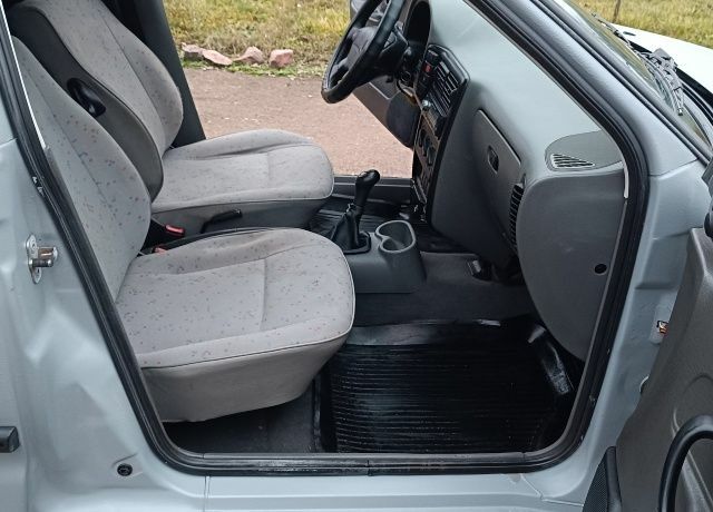 Белый Фольксваген Кадди, объемом двигателя 1.9 л и пробегом 400 тыс. км за 4000 $, фото 7 на Automoto.ua