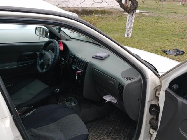 Білий Фольксваген Кадді, об'ємом двигуна 0 л та пробігом 460 тис. км за 1550 $, фото 3 на Automoto.ua