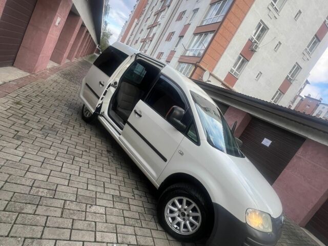 Белый Фольксваген Кадди, объемом двигателя 2 л и пробегом 320 тыс. км за 4300 $, фото 1 на Automoto.ua