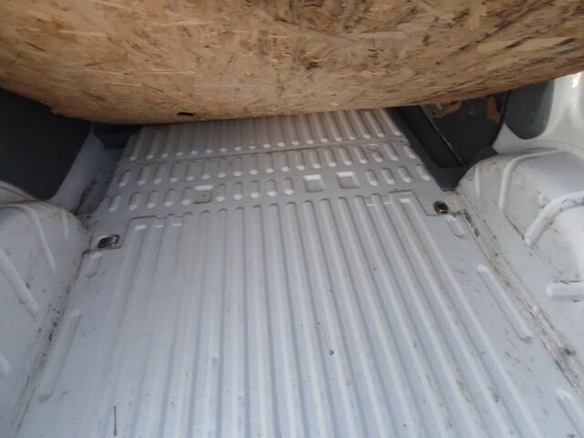 Белый Фольксваген Кадди, объемом двигателя 1.9 л и пробегом 260 тыс. км за 5200 $, фото 6 на Automoto.ua