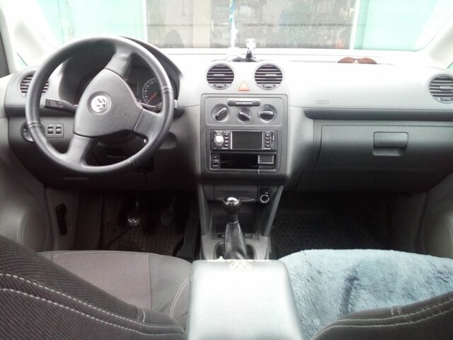 Фольксваген Кадди 2009 в Кременчуге на Automoto.ua Белый Фольксваген Кадди, объемом двигателя 2 л и пробегом 167 тыс. км за 6900 $, фото 5 на Automoto.ua