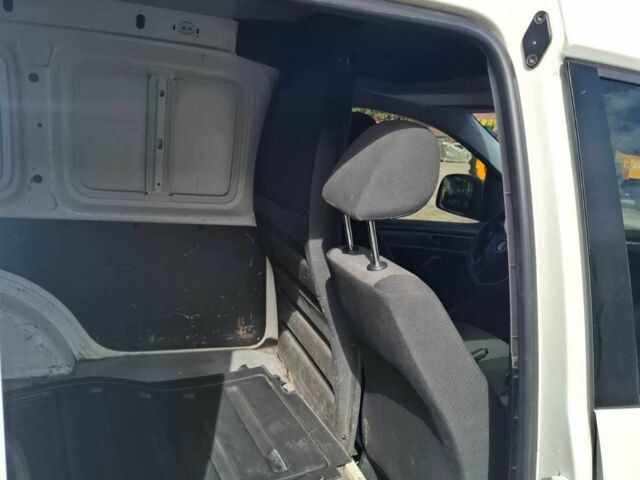 Білий Фольксваген Кадді, об'ємом двигуна 1.6 л та пробігом 295 тис. км за 10000 $, фото 10 на Automoto.ua