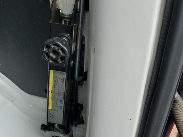 Білий Фольксваген Кадді, об'ємом двигуна 2 л та пробігом 190 тис. км за 274 $, фото 4 на Automoto.ua