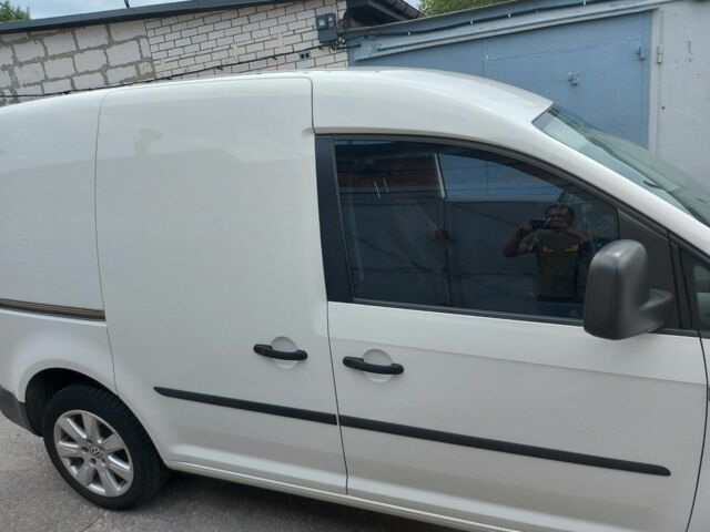 Белый Фольксваген Кадди, объемом двигателя 2 л и пробегом 190 тыс. км за 11200 $, фото 1 на Automoto.ua