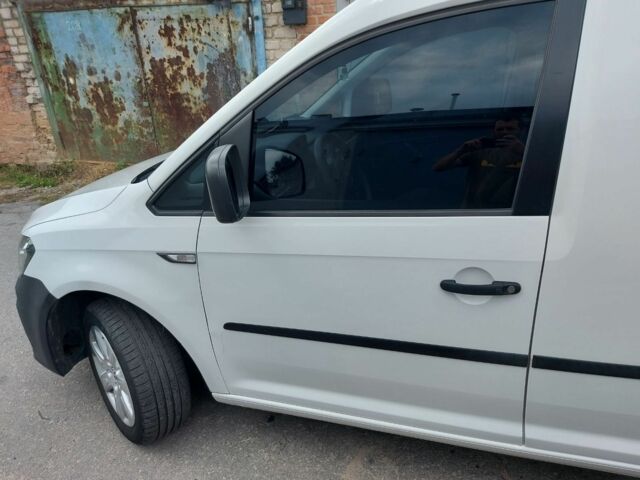 Белый Фольксваген Кадди, объемом двигателя 2 л и пробегом 190 тыс. км за 11100 $, фото 4 на Automoto.ua