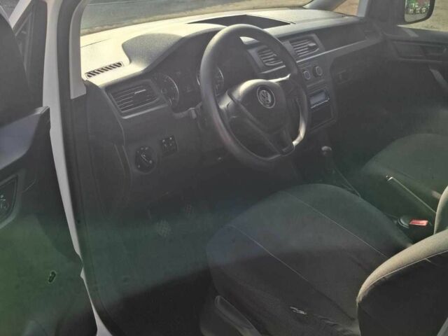 Белый Фольксваген Кадди, объемом двигателя 1.6 л и пробегом 289 тыс. км за 10000 $, фото 4 на Automoto.ua