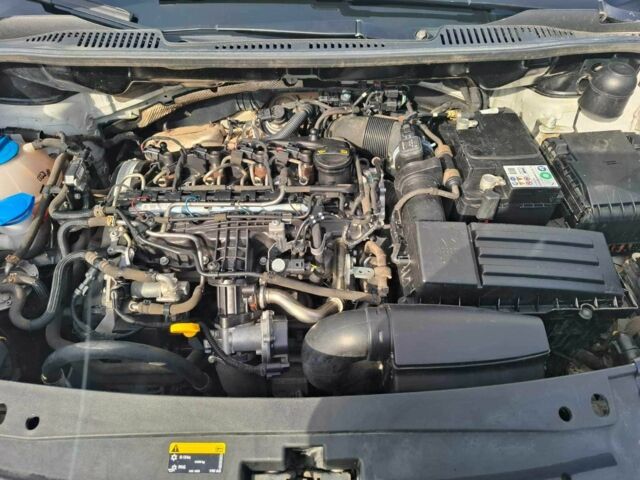 Белый Фольксваген Кадди, объемом двигателя 1.6 л и пробегом 289 тыс. км за 10000 $, фото 6 на Automoto.ua