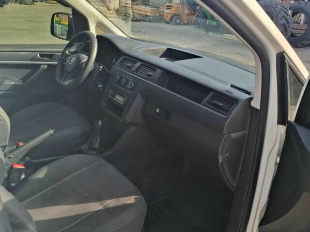 Белый Фольксваген Кадди, объемом двигателя 1.6 л и пробегом 289 тыс. км за 10000 $, фото 12 на Automoto.ua