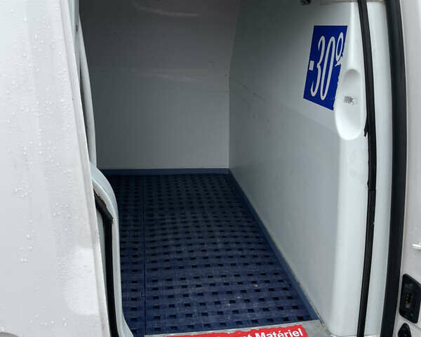 Белый Фольксваген Кадди, объемом двигателя 2 л и пробегом 290 тыс. км за 13500 $, фото 10 на Automoto.ua