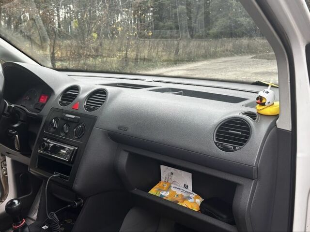 Фольксваген Кадді 2004 у Сумах на Automoto.ua Білий Фольксваген Кадді, об'ємом двигуна 2 л та пробігом 290 тис. км за 4600 $, фото 2 на Automoto.ua