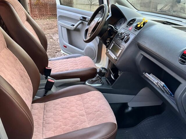 Белый Фольксваген Кадди, объемом двигателя 1.9 л и пробегом 360 тыс. км за 7775 $, фото 5 на Automoto.ua