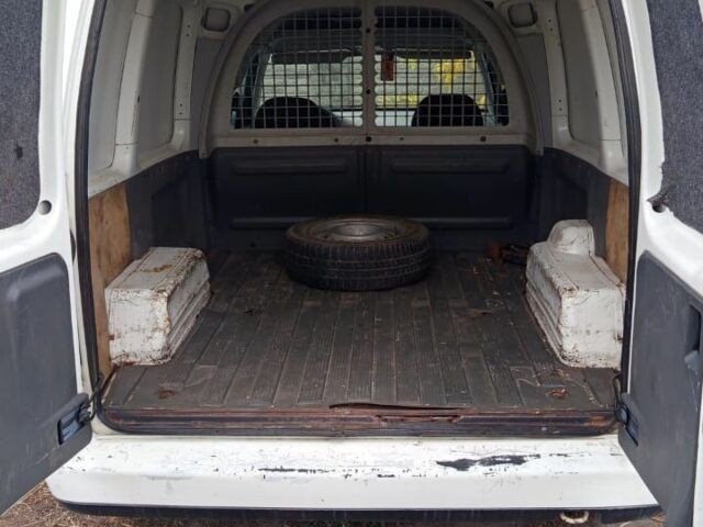 Фольксваген Кадди 2003 в Новомосковске на Automoto.ua Белый Фольксваген Кадди, объемом двигателя 1.9 л и пробегом 200 тыс. км за 1500 $, фото 7 на Automoto.ua