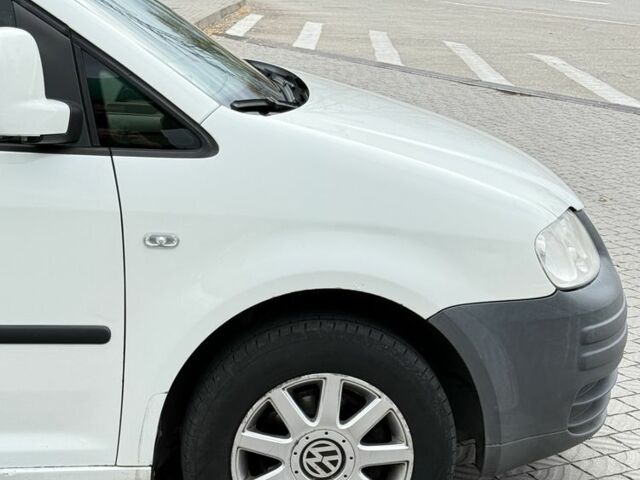 Белый Фольксваген Кадди, объемом двигателя 1.9 л и пробегом 300 тыс. км за 6500 $, фото 1 на Automoto.ua