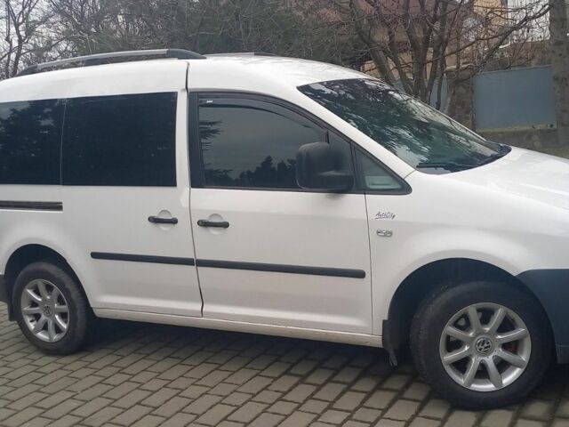 Білий Фольксваген Кадді, об'ємом двигуна 2 л та пробігом 300 тис. км за 6000 $, фото 1 на Automoto.ua