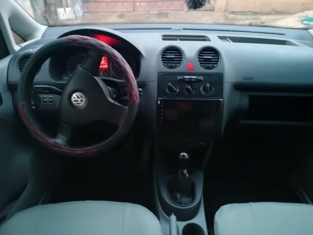 Белый Фольксваген Кадди, объемом двигателя 1.9 л и пробегом 348 тыс. км за 5100 $, фото 4 на Automoto.ua