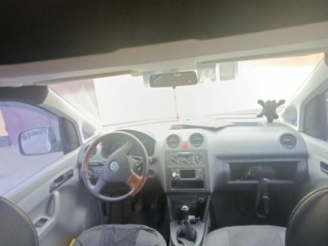 Білий Фольксваген Кадді, об'ємом двигуна 2 л та пробігом 280 тис. км за 6400 $, фото 4 на Automoto.ua