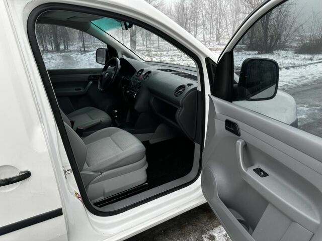 Білий Фольксваген Кадді, об'ємом двигуна 1.6 л та пробігом 202 тис. км за 6400 $, фото 7 на Automoto.ua