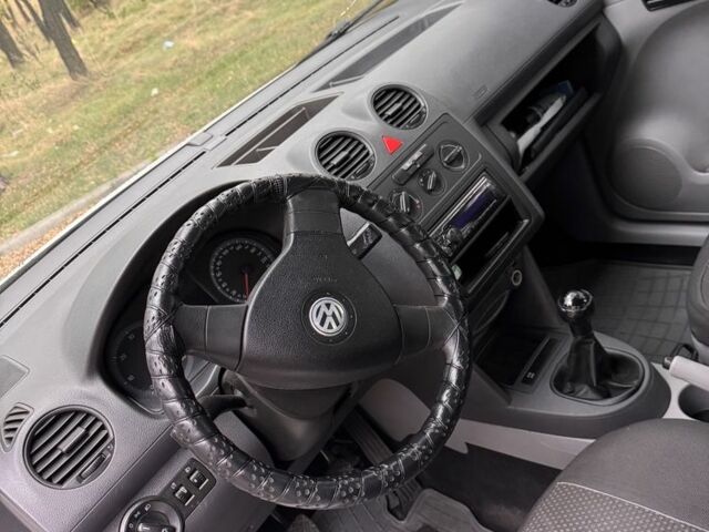 Белый Фольксваген Кадди, объемом двигателя 2 л и пробегом 310 тыс. км за 6499 $, фото 5 на Automoto.ua