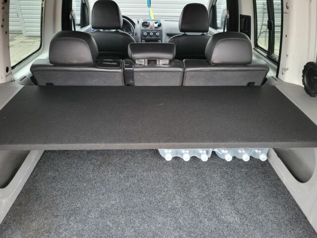 Белый Фольксваген Кадди, объемом двигателя 1.6 л и пробегом 333 тыс. км за 6900 $, фото 17 на Automoto.ua