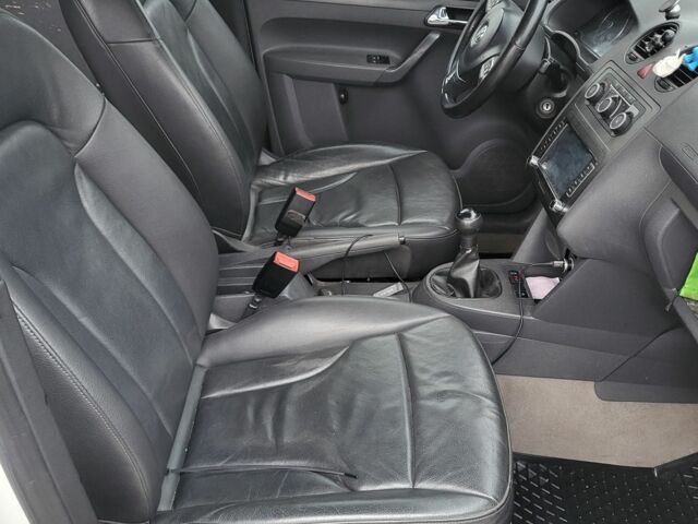 Белый Фольксваген Кадди, объемом двигателя 1.6 л и пробегом 333 тыс. км за 6900 $, фото 10 на Automoto.ua