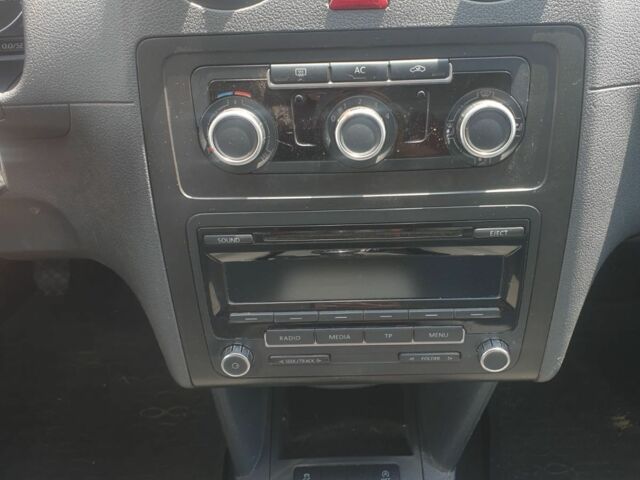 Білий Фольксваген Кадді, об'ємом двигуна 1.6 л та пробігом 290 тис. км за 9600 $, фото 5 на Automoto.ua