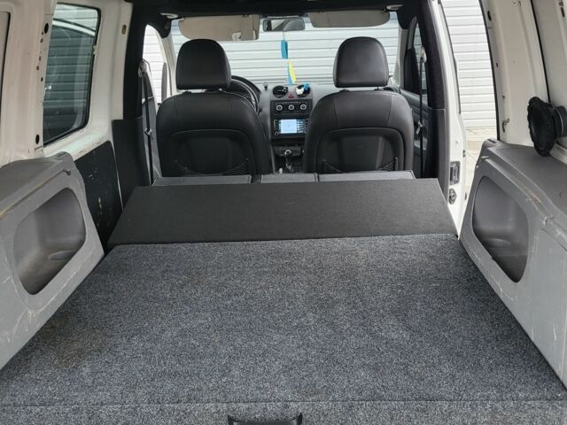 Белый Фольксваген Кадди, объемом двигателя 1.6 л и пробегом 333 тыс. км за 6900 $, фото 18 на Automoto.ua