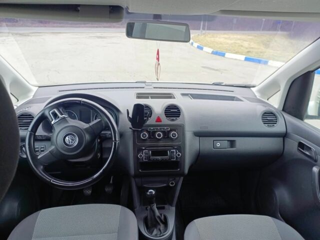 Белый Фольксваген Кадди, объемом двигателя 1.6 л и пробегом 268 тыс. км за 8750 $, фото 2 на Automoto.ua