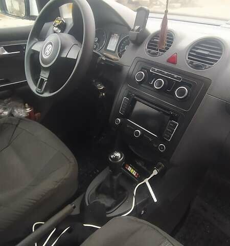 Фольксваген Кадди 2012 в Сумах на Automoto.ua Белый Фольксваген Кадди, объемом двигателя 1.6 л и пробегом 230 тыс. км за 10500 $, фото 7 на Automoto.ua