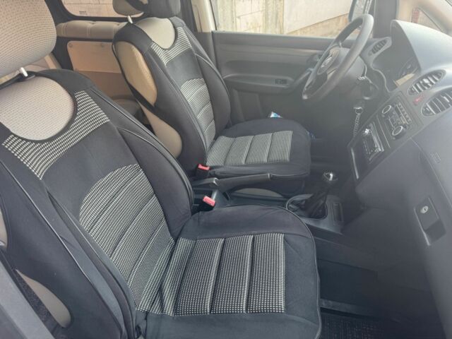 Белый Фольксваген Кадди, объемом двигателя 1.6 л и пробегом 190 тыс. км за 8700 $, фото 6 на Automoto.ua