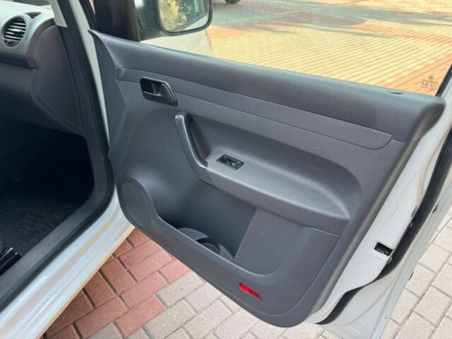 Белый Фольксваген Кадди, объемом двигателя 1.6 л и пробегом 190 тыс. км за 8700 $, фото 8 на Automoto.ua