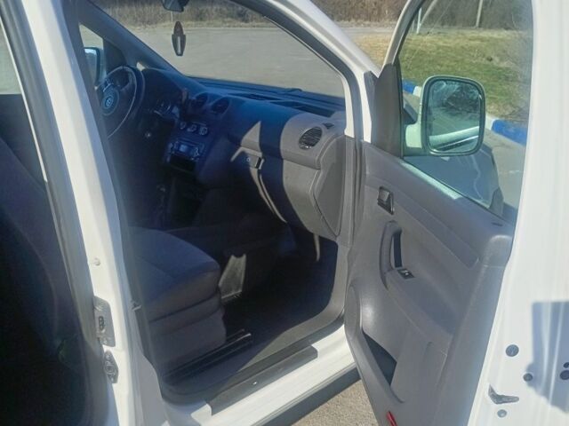 Белый Фольксваген Кадди, объемом двигателя 1.6 л и пробегом 268 тыс. км за 8750 $, фото 8 на Automoto.ua