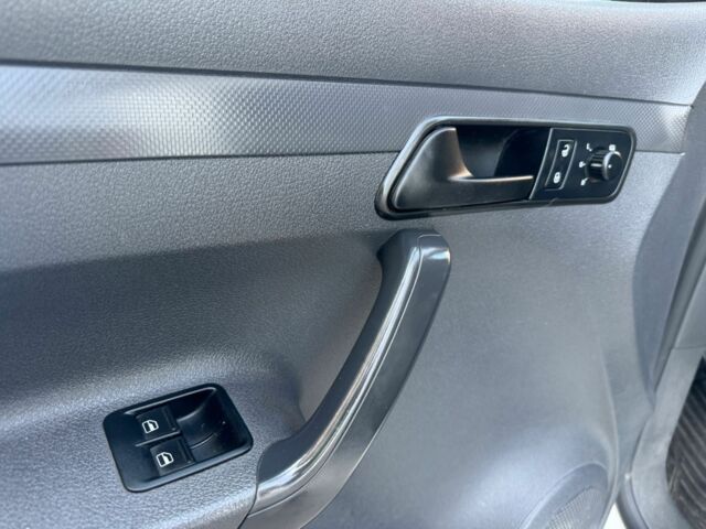 Белый Фольксваген Кадди, объемом двигателя 1.6 л и пробегом 190 тыс. км за 8700 $, фото 11 на Automoto.ua