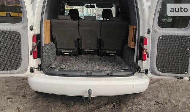 Білий Фольксваген Кадді, об'ємом двигуна 1.6 л та пробігом 360 тис. км за 8599 $, фото 12 на Automoto.ua