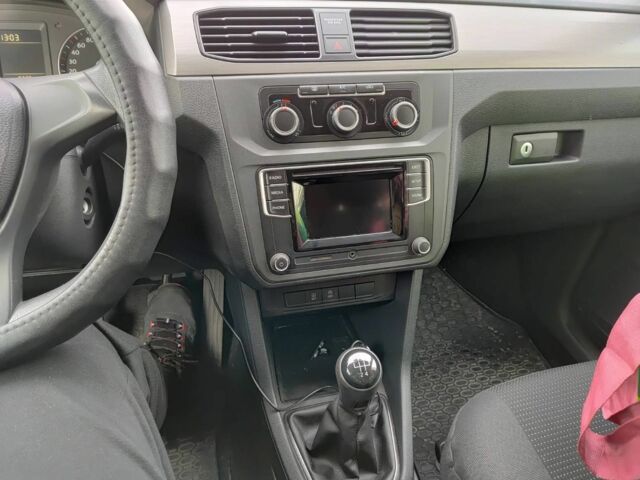 Белый Фольксваген Кадди, объемом двигателя 2 л и пробегом 220 тыс. км за 10500 $, фото 3 на Automoto.ua