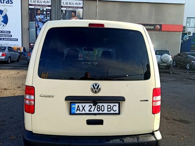 Бежевий Фольксваген Кадді, об'ємом двигуна 2 л та пробігом 252 тис. км за 9000 $, фото 1 на Automoto.ua