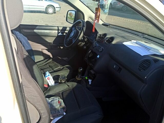 Бежевий Фольксваген Кадді, об'ємом двигуна 2 л та пробігом 252 тис. км за 9000 $, фото 6 на Automoto.ua