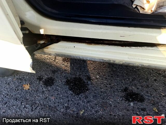 Бежевий Фольксваген Кадді, об'ємом двигуна 2 л та пробігом 252 тис. км за 9000 $, фото 7 на Automoto.ua