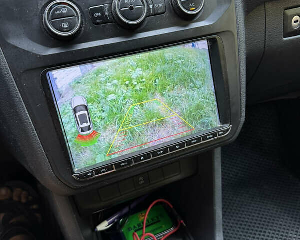 Бежевый Фольксваген Кадди, объемом двигателя 2 л и пробегом 86 тыс. км за 25000 $, фото 1 на Automoto.ua