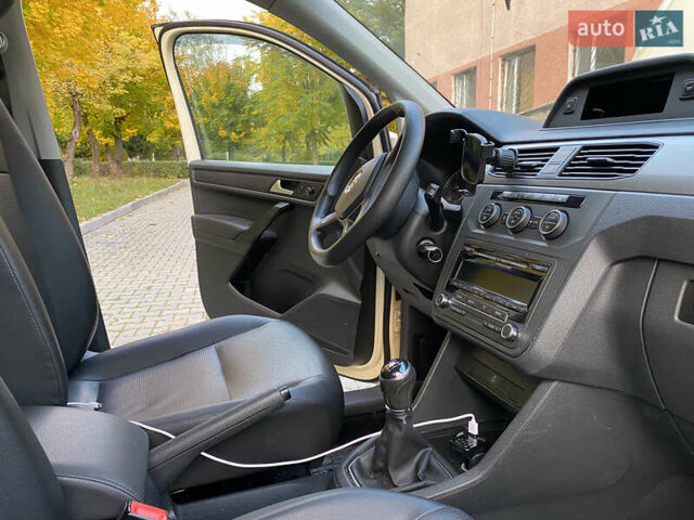 Бежевый Фольксваген Кадди, объемом двигателя 1.97 л и пробегом 280 тыс. км за 13000 $, фото 2 на Automoto.ua