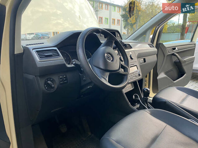 Бежевый Фольксваген Кадди, объемом двигателя 1.97 л и пробегом 280 тыс. км за 13000 $, фото 1 на Automoto.ua