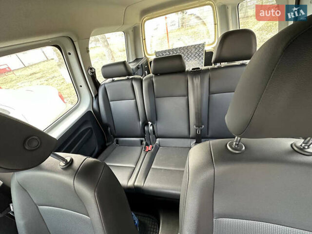 Бежевый Фольксваген Кадди, объемом двигателя 1.97 л и пробегом 280 тыс. км за 13000 $, фото 9 на Automoto.ua