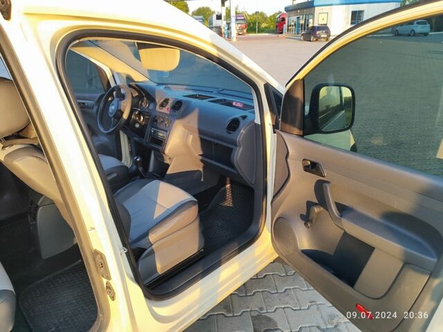 Бежевий Фольксваген Кадді, об'ємом двигуна 1.6 л та пробігом 350 тис. км за 11000 $, фото 4 на Automoto.ua