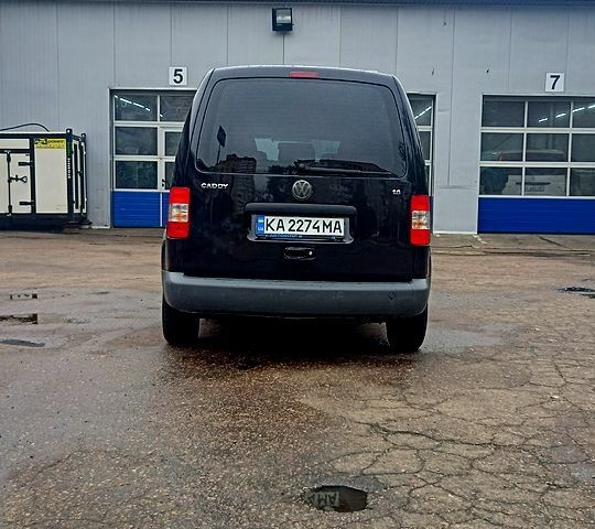 Черный Фольксваген Кадди, объемом двигателя 1.6 л и пробегом 70 тыс. км за 7000 $, фото 3 на Automoto.ua