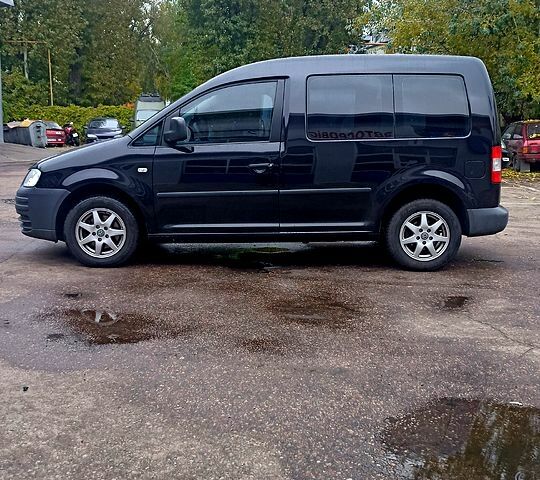 Черный Фольксваген Кадди, объемом двигателя 1.6 л и пробегом 70 тыс. км за 7000 $, фото 1 на Automoto.ua