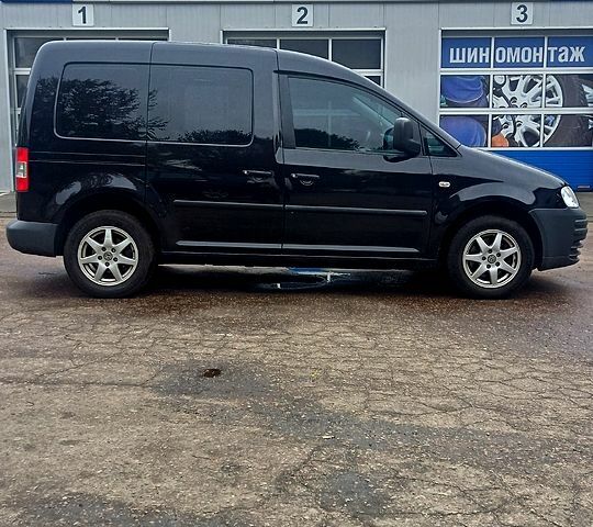 Черный Фольксваген Кадди, объемом двигателя 1.6 л и пробегом 70 тыс. км за 7000 $, фото 2 на Automoto.ua