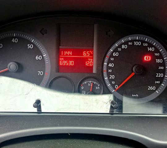 Черный Фольксваген Кадди, объемом двигателя 1.6 л и пробегом 70 тыс. км за 7000 $, фото 8 на Automoto.ua