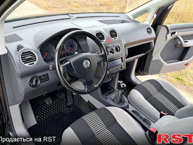 Черный Фольксваген Кадди, объемом двигателя 1.9 л и пробегом 201 тыс. км за 2100 $, фото 7 на Automoto.ua