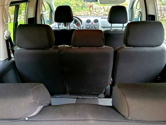 Черный Фольксваген Кадди, объемом двигателя 1.6 л и пробегом 172 тыс. км за 10500 $, фото 5 на Automoto.ua