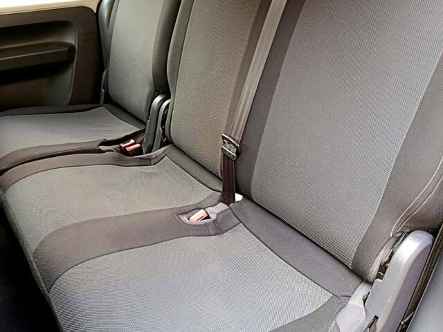 Черный Фольксваген Кадди, объемом двигателя 1.6 л и пробегом 172 тыс. км за 10500 $, фото 9 на Automoto.ua